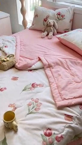 91家纺网 家纺一手货源 找家纺 安哆啦家纺 2024新款A类泡泡棉印花夏被四件套 恋人未满