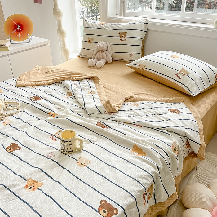 91家纺网 家纺一手货源 找家纺 安哆啦家纺 2024新款A类泡泡棉印花夏被四件套 小熊乐园