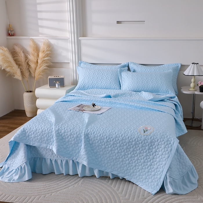 91家纺网 家纺一手货源 找家纺 佳梦家纺 2024新款花边天丝床盖三件套 冰雪绸天丝-天空蓝