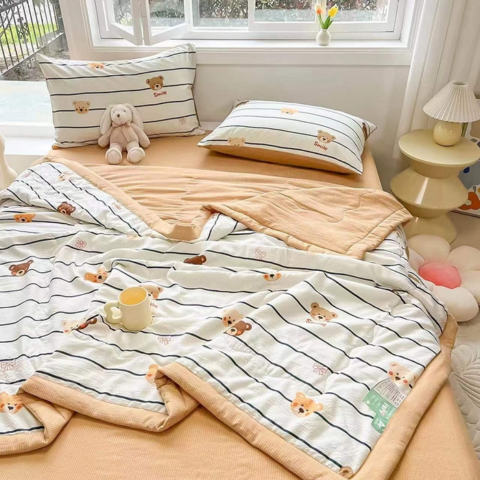 91家纺网 家纺一手货源 找家纺 安哆啦家纺 2024新款A类泡泡棉印花夏被四件套 小熊乐园