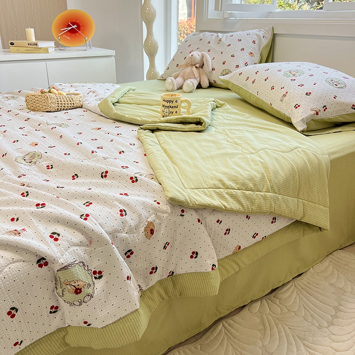 91家纺网 家纺一手货源 找家纺 安哆啦家纺 2024新款A类泡泡棉印花夏被四件套 樱桃兔