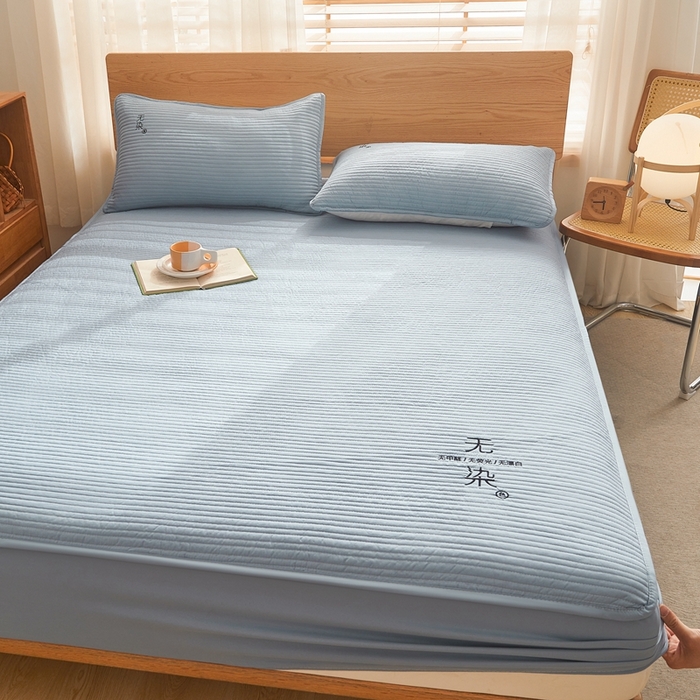 91家纺网 家纺一手货源 找家纺 鹿辉家居（原吉欧力） 2024新款无染刺绣夹棉床笠 无染雾蓝