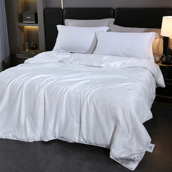 91家纺网 家纺一手货源 找家纺 恒鑫家纺 2025新款提花蚕丝夏凉被被子被芯 月光白