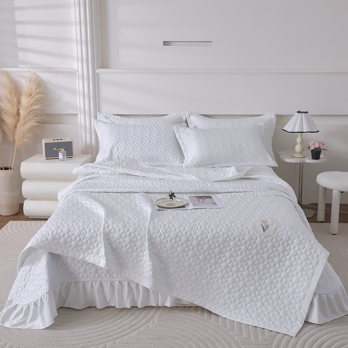 91家纺网 家纺一手货源 找家纺 佳梦家纺 2024新款花边天丝床盖三件套 冰雪绸天丝-纯白色