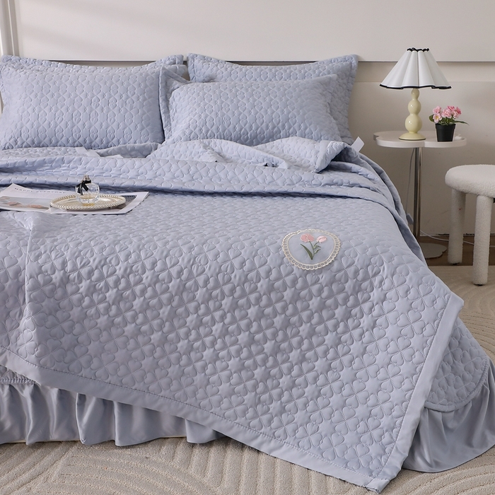 91家纺网 家纺一手货源 找家纺 佳梦家纺 2024新款花边天丝床盖三件套 冰雪绸天丝-浅灰色