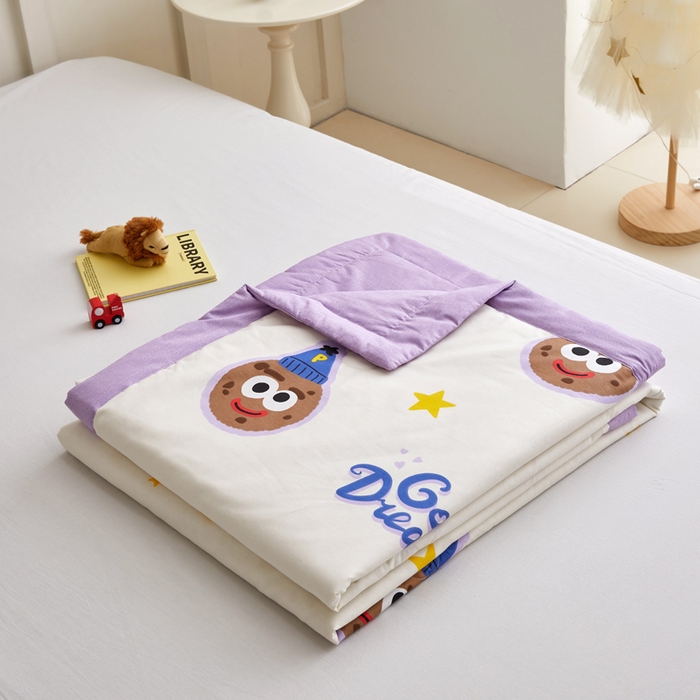 91家纺网 家纺一手货源 找家纺 怡家居 2024新款全棉印花手包边夏被四件套 微笑曲奇