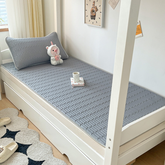 91家纺网 家纺一手货源 找家纺 东宇床垫 2025新款A类凉感丝乳胶学生凉席 冰山灰