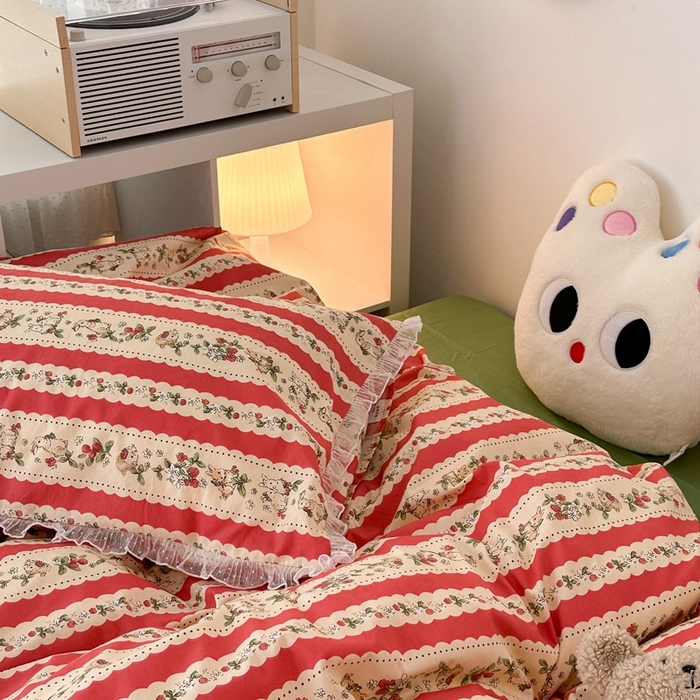 91家纺网 家纺一手货源 找家纺 昔可家纺 2024新款全棉仙仙雪纺纱花边四件套 红色竖条花