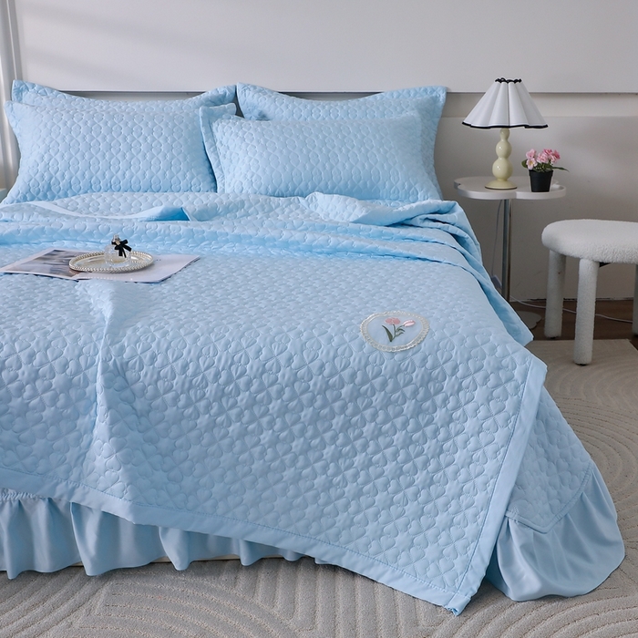 91家纺网 家纺一手货源 找家纺 佳梦家纺 2024新款花边天丝床盖三件套 冰雪绸天丝-天空蓝