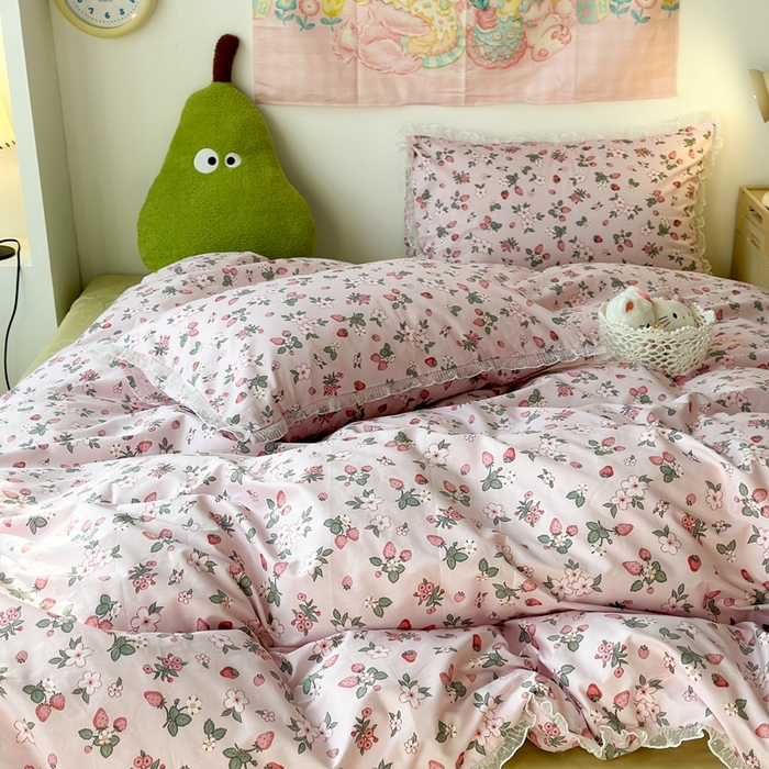 91家纺网 家纺一手货源 找家纺 昔可家纺 2024新款全棉仙仙雪纺纱花边四件套 春日粉草莓