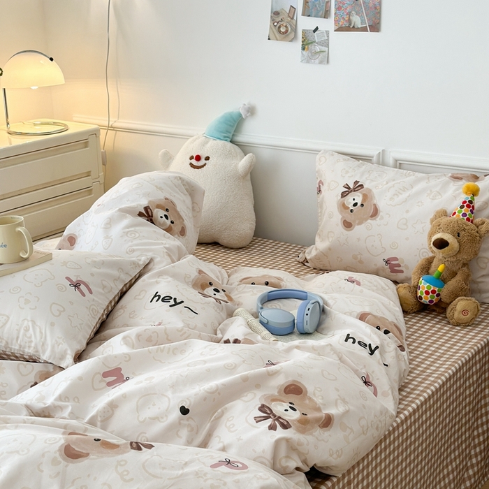 91家纺网 家纺一手货源 找家纺 昔可家纺 2024开春新款全棉印花卡通四件套 蝴蝶结小棕熊