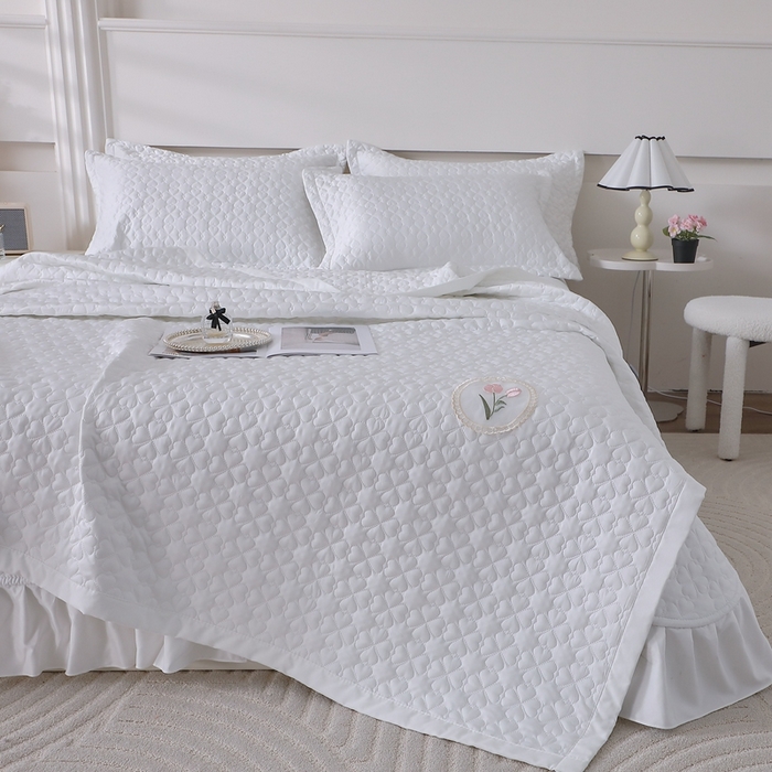 91家纺网 家纺一手货源 找家纺 佳梦家纺 2024新款花边天丝床盖三件套 冰雪绸天丝-纯白色