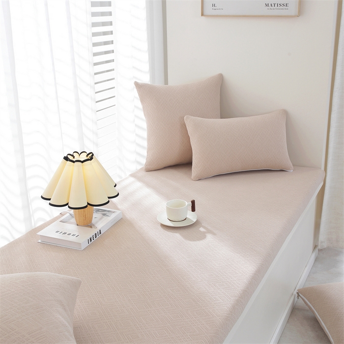 91家纺网 家纺一手货源 找家纺 共鸣沙发垫  2024新款5cm厚50D玉米粒绒回形格海绵飘窗垫 回形格浅咖