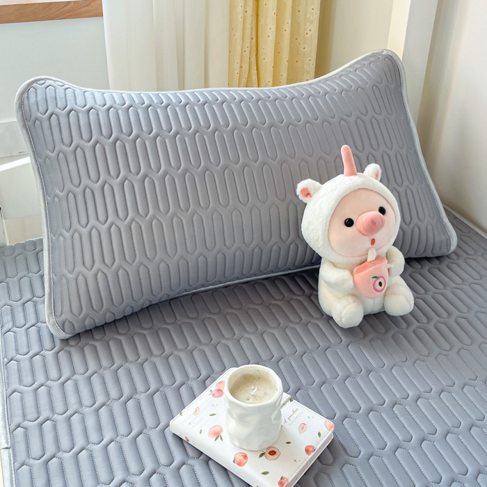 91家纺网 家纺一手货源 找家纺 东宇床垫 2025新款A类凉感丝乳胶学生凉席 冰山灰