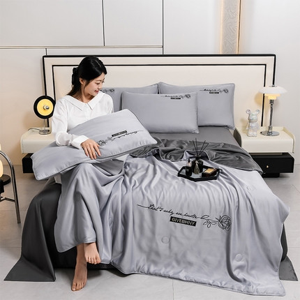 91家纺网 家纺一手货源 找家纺 牵依 2025轻奢风刺绣水洗真丝夏被四件套 浅灰+高级灰