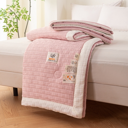 91家纺网 家纺一手货源 找家纺 江山被业 2025新款华夫格提花针织棉大豆纤维夏被 山茶粉