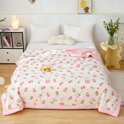 91家纺网 家纺一手货源 找家纺 江山被业 2025新款水洗棉麻双层纱大豆夏凉被   花园兔