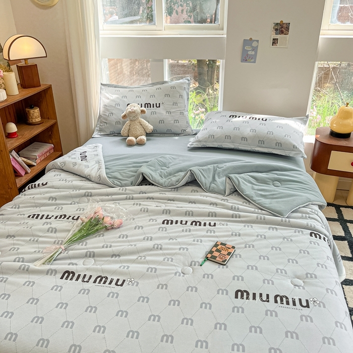 91家纺网 家纺一手货源 找家纺 吉祥家纺 2024新款华夫格夏被床笠四件套 时尚字母 灰