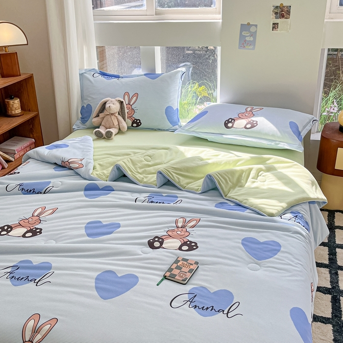 91家纺网 家纺一手货源 找家纺 吉祥家纺 2024新款华夫格夏被床笠四件套 爱心兔 兰