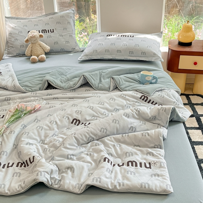 91家纺网 家纺一手货源 找家纺 吉祥家纺 2024新款华夫格夏被床笠四件套 时尚字母 灰