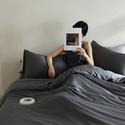 91家纺网 家纺一手货源 找家纺 花时间 2024春夏新‬品A类60S兰精天丝纯色四件套 绅士灰