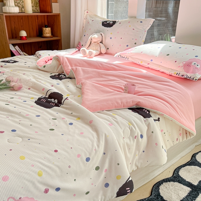 91家纺网 家纺一手货源 找家纺 吉祥家纺 2024新款华夫格夏被床笠四件套 彩色煤球 粉