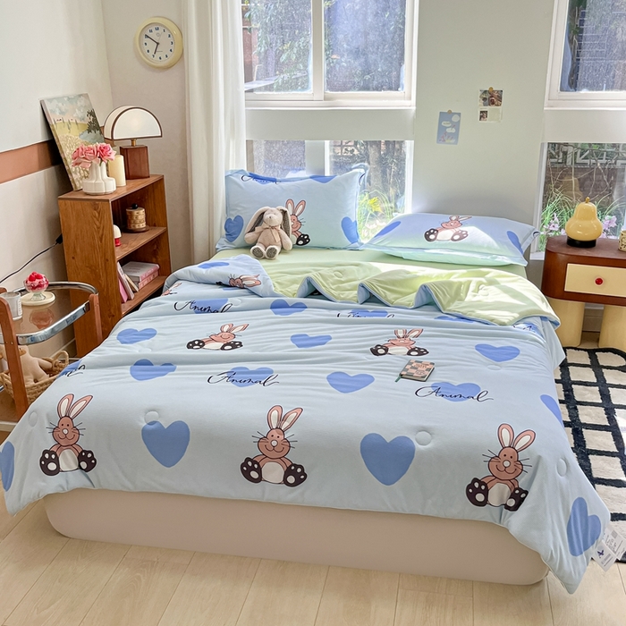 91家纺网 家纺一手货源 找家纺 吉祥家纺 2024新款华夫格夏被床笠四件套 爱心兔 兰