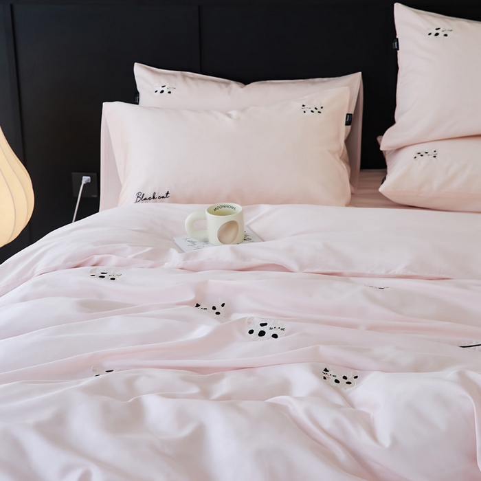 91家纺网 家纺一手货源 找家纺 荣轩家居 2024新款天丝棉刺绣四件套  波点猫-樱花粉