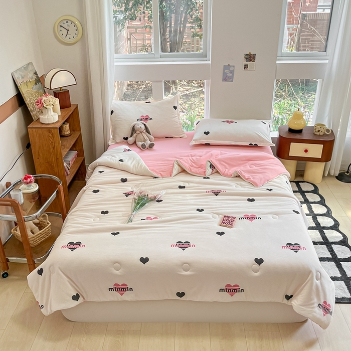 91家纺网 家纺一手货源 找家纺 吉祥家纺 2024新款华夫格夏被床笠四件套 爱心MM 白