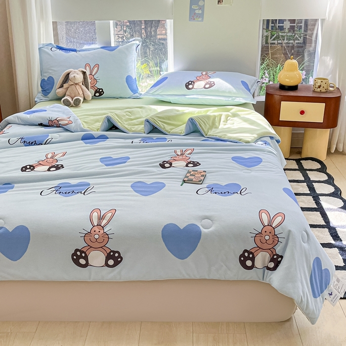 91家纺网 家纺一手货源 找家纺 吉祥家纺 2024新款华夫格夏被床笠四件套 爱心兔 兰