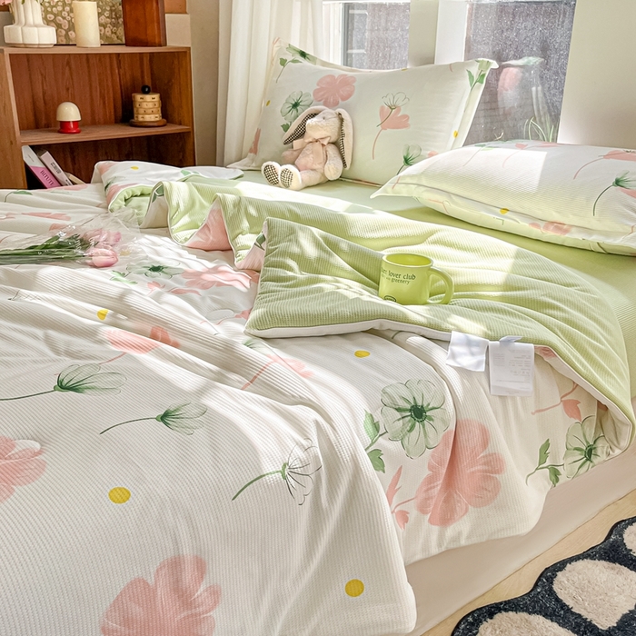 91家纺网 家纺一手货源 找家纺 吉祥家纺 2024新款华夫格夏被床笠四件套 微微南风 粉