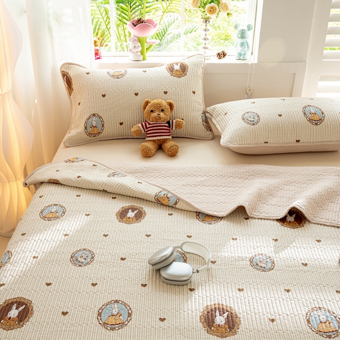 91家纺网 家纺一手货源 找家纺 X猫先生床笠 2025新款全棉床盖床单小清新夹棉床盖炕盖套件跑量款（暖光场景图） 蒙娜丽兔