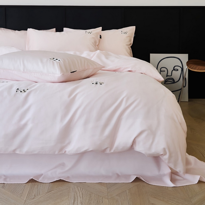 91家纺网 家纺一手货源 找家纺 荣轩家居 2024新款天丝棉刺绣四件套  波点猫-樱花粉