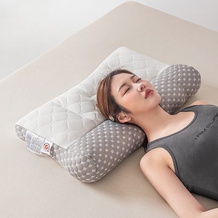 91家纺网 家纺一手货源 找家纺 贵夫人 2024新款A类日式反牵引乳胶护颈枕枕头枕芯 浅灰 中枕48*74cm/只