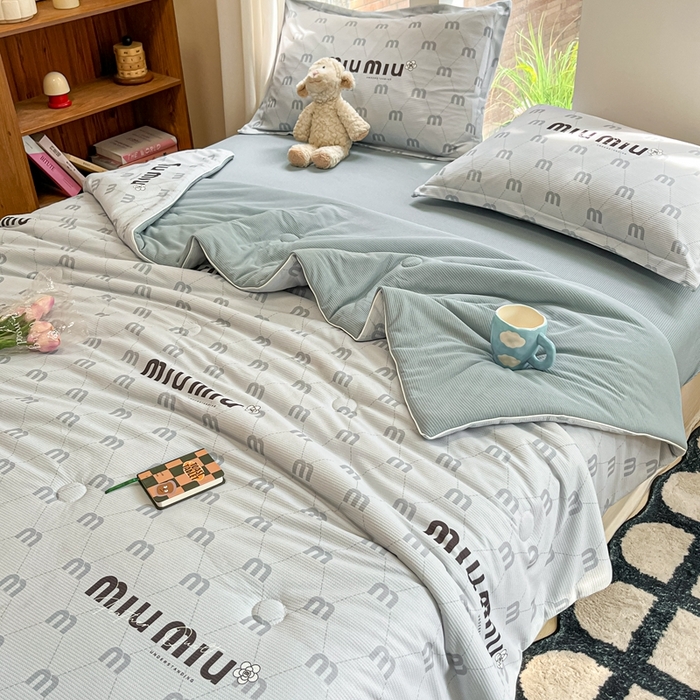 91家纺网 家纺一手货源 找家纺 吉祥家纺 2024新款华夫格夏被床笠四件套 时尚字母 灰