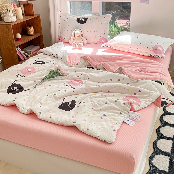 91家纺网 家纺一手货源 找家纺 吉祥家纺 2024新款华夫格夏被床笠四件套 彩色煤球 粉