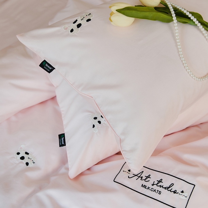 91家纺网 家纺一手货源 找家纺 荣轩家居 2024新款天丝棉刺绣四件套  波点猫-樱花粉