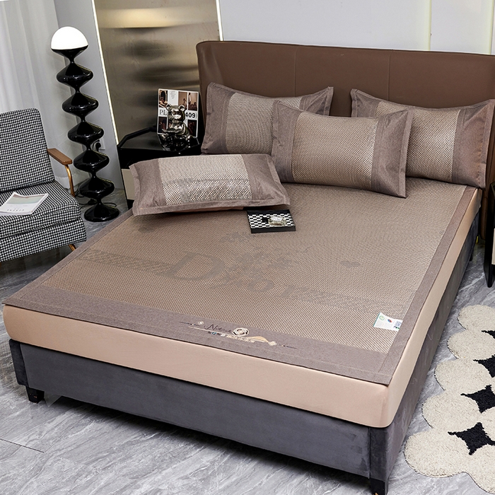 91家纺网 家纺一手货源 找家纺 优姿家纺 2024新款藤王重工刺绣加厚编制冰滕双凉席三件套 香槟