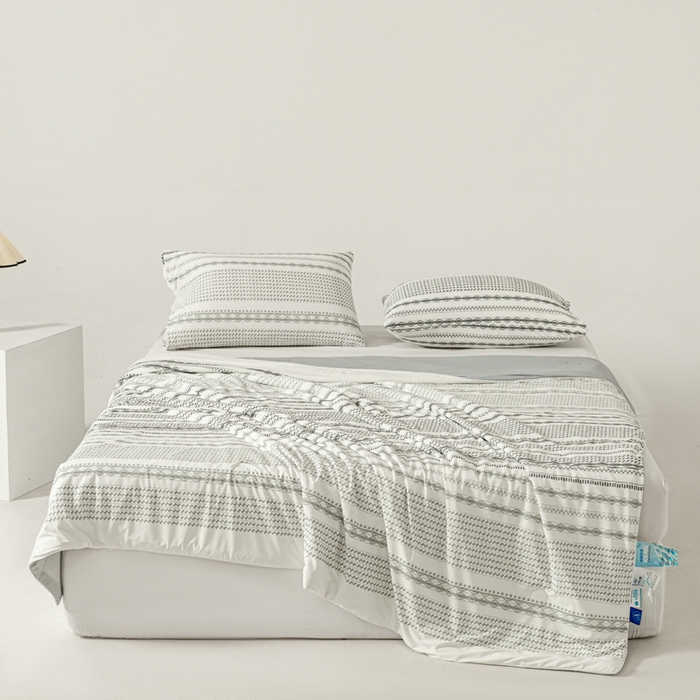 91家纺网 家纺一手货源 找家纺 佳居缘 发2024新款A类印花冰氨凉感夏被 条纹世家