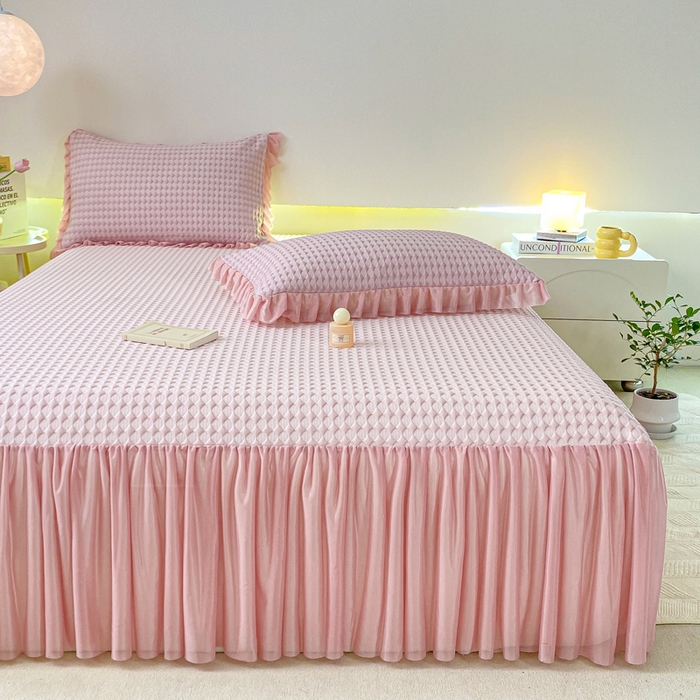 91家纺网 家纺一手货源 找家纺 卡派 2024新款凉豆豆冰丝软床裙 优雅粉