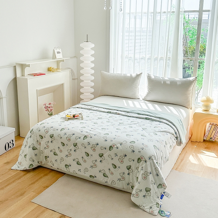 91家纺网 家纺一手货源 找家纺 佳居缘 2025新款A类全锦纶数码印花凉感夏被凉感丝夏被空调被 牛油果