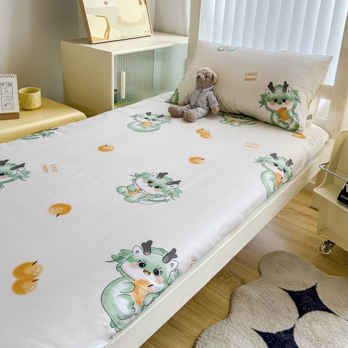 91家纺网 家纺一手货源 找家纺 金鑫汇 2024新款全棉卡通印花学生床垫套床笠系列 小青龙
