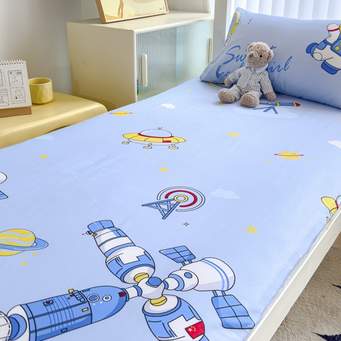 91家纺网 家纺一手货源 找家纺 金鑫汇 2024新款全棉卡通印花学生床垫套床笠系列 宇宙奥秘