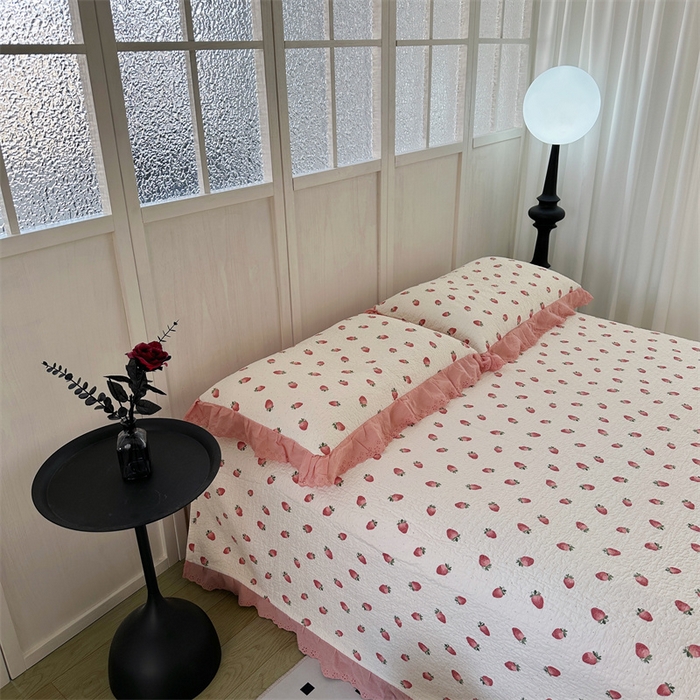 91家纺网 家纺一手货源 找家纺 佰织鑫家居（会员-5元） 2024新款全棉法式棉花床盖三件套 甜甜草莓