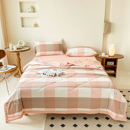91家纺网 家纺一手货源 找家纺 寐眠 2024新款色织全棉水洗棉单夏被夏被四件套单品系列 粉大格