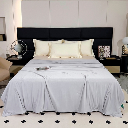 91家纺网 家纺一手货源 找家纺 情煊家纺 2024新款纯色凉感丝夏被 浅灰