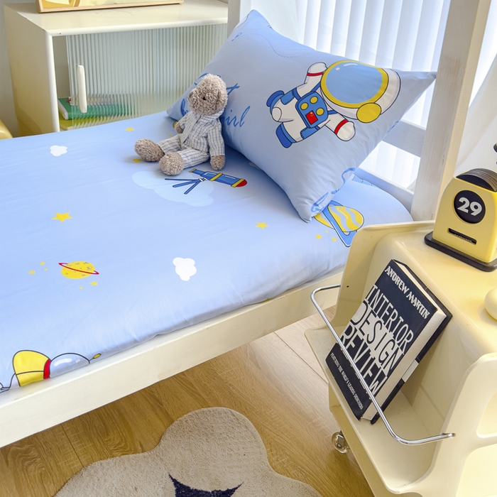 91家纺网 家纺一手货源 找家纺 金鑫汇 2024新款全棉卡通印花学生床垫套床笠系列 宇宙奥秘