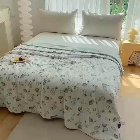 91家纺网 家纺一手货源 找家纺 佳居缘 2025新款A类全锦纶数码印花凉感夏被凉感丝夏被空调被 银杏叶