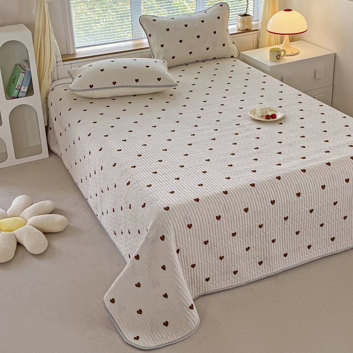 91家纺网 家纺一手货源 找家纺 缦卡琳 2024新款有氧泡泡棉床盖系列 咖色爱心