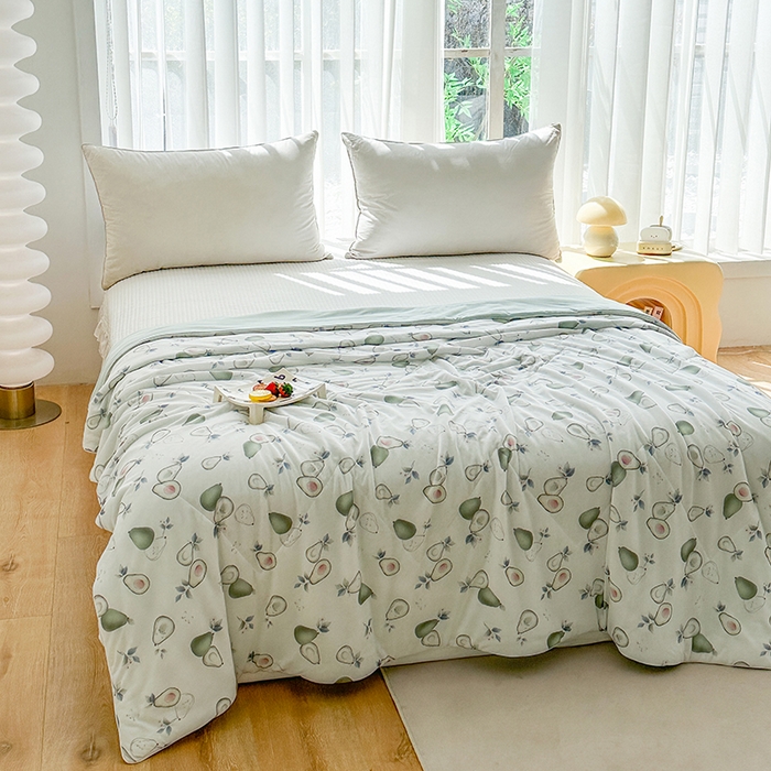 91家纺网 家纺一手货源 找家纺 佳居缘 2025新款A类全锦纶数码印花凉感夏被凉感丝夏被空调被 牛油果